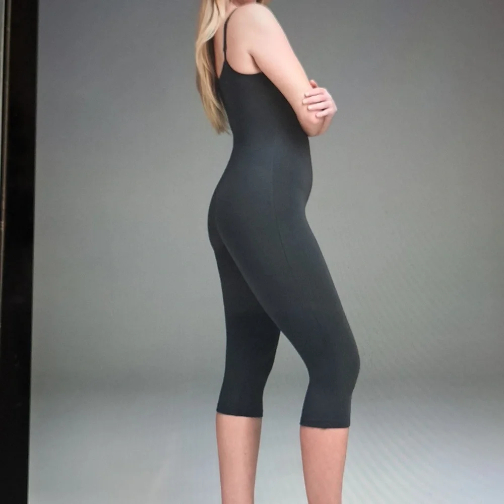 SMALL   SKIMS LONGLINE BODYSUIT - Picture 2 of 10